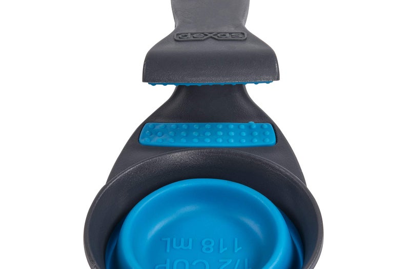 Dexas مغرفة طعام جافة قابلة للطي من ديكساس للحيوانات الأليفة مع مشبك حقيبة طعام الكلاب، سعة 1/2 كوب، أزرق برو - Image 4